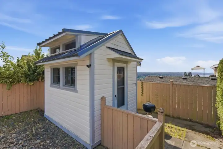 Tool/garden shed outbuilding or whatever your need. Has Power!