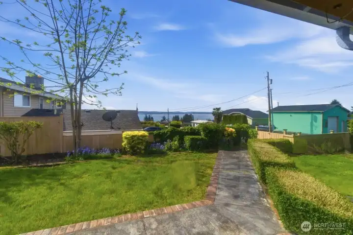 Spacious side yard to garden, relax and enjoy the view