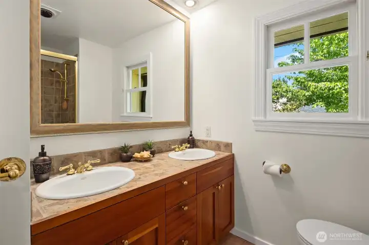 Full upstairs bathroom off the hallway.