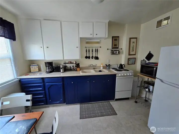 1215E - Kitchen
