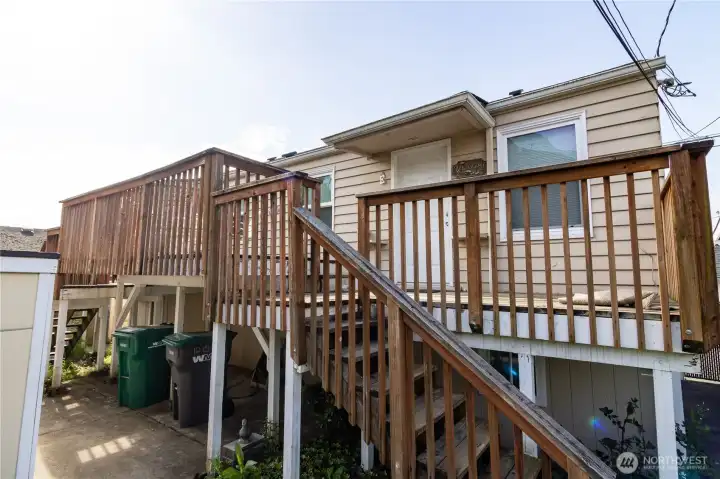 1215 D, E, and F exterior with decks on units D and E