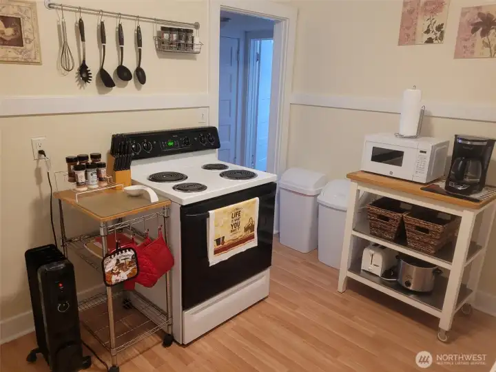 1221B - Kitchen