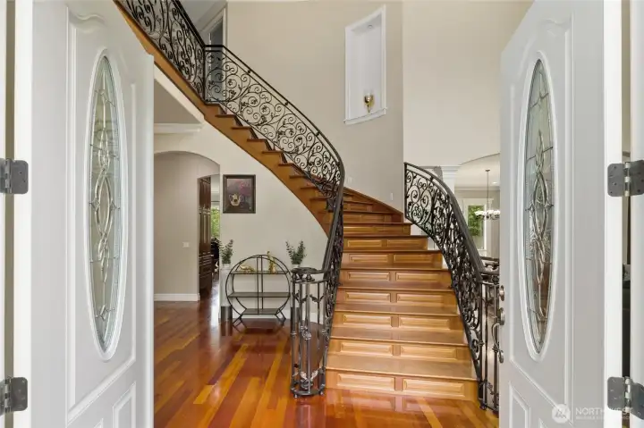 Spiral staircase with hardwoods throughout! Spiral staircase with hardwoods throughout!
