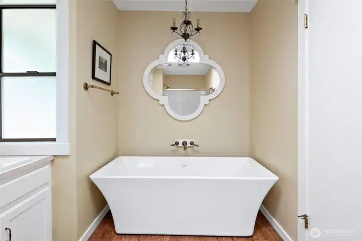 Soaking tub in primary bath.