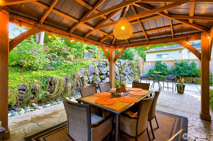 Outdoor Dining under Gazebo Outdoor Dining under Gazebo