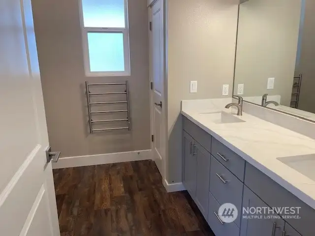 Primary bath with double sinks and Quartz counters