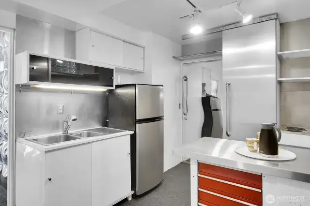 Looking to have a roommate or short-term rental that has it's own kitchen and private exterior entrance, look no further.