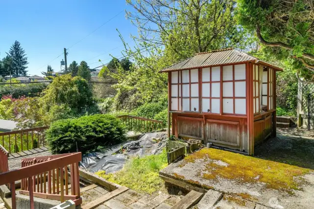 A SOUTH facing backyard with a lot of potential, deck space, hot tub space, or take advantage of the unobstructed South sunlight for growing your own flowers, veggies and fruits.