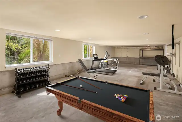 Down below, is 800 feet of heated space. Ideal for shop or game room.