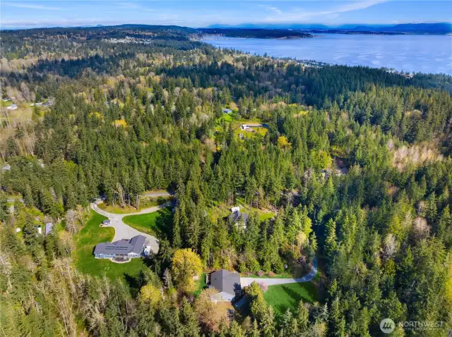 Surrounded by Elger Bay walking trails. Trail head is just down the street.