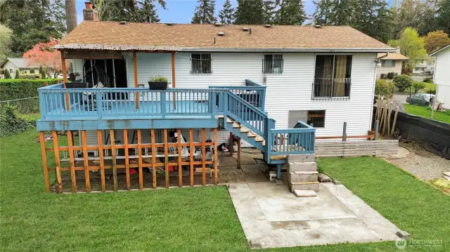 Large deck for relaxing or entertaining. Grass is enhanced