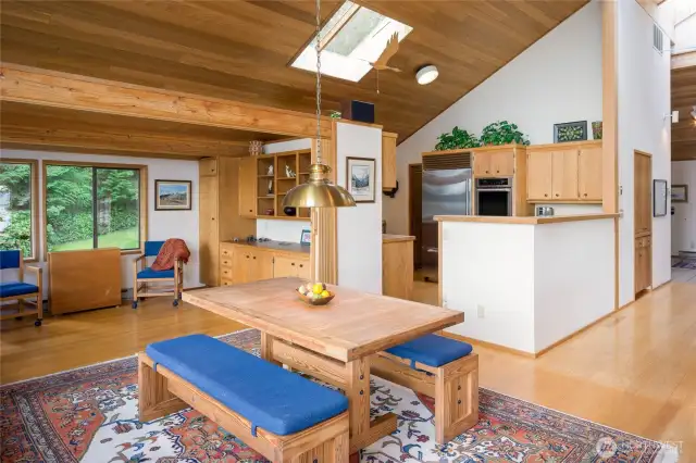 Extra room past eating area with both built-in cabinets and bookcase with built-in desk to left out of picture.