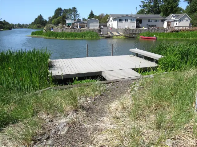 MOOR YOUR BOAT OR FISH OFF YOUR PRIVATE DOCK!
