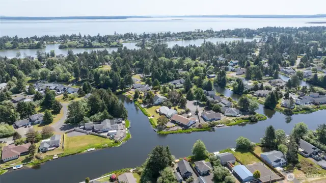 AIRIAL OF THE HOME WITH VIEW OF THE BAY IN THE BACKGROUND!