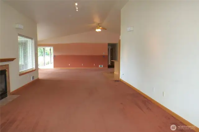 VIEW OF THE LIVING ROOM BACK TOWARD THE DINING ROOM!