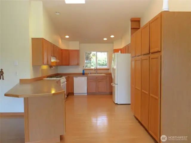 THE CHEF WILL ENJOY THE GOURMET KITCHEN WITH PENINSULA EATING BAR AND CONVENIENT STORAGE CABINETS!