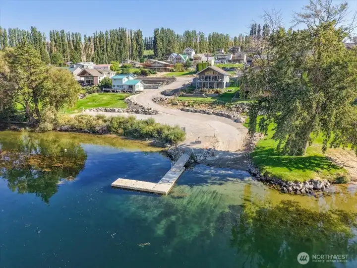 Community conveniences are the best—private boat launch, sandy beaches, and shared green space mean you’ll spend more time enjoying the water and less time diving to and from boat launches.