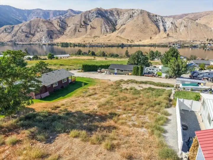 Living on the upper lots means panoramic views of both sunrises and sunsets—truly in a league of their own.