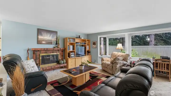 Wonderful natural light from the windows.