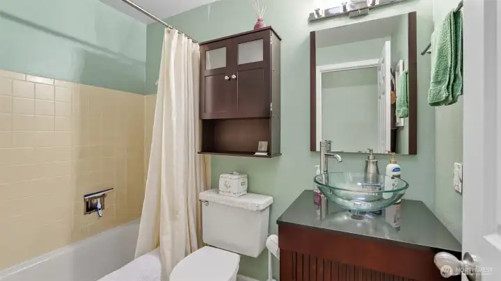 Main bathroom