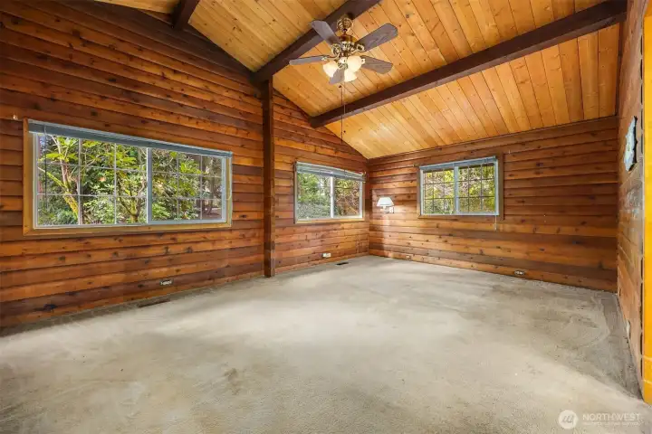 Spacious primary bedroom.