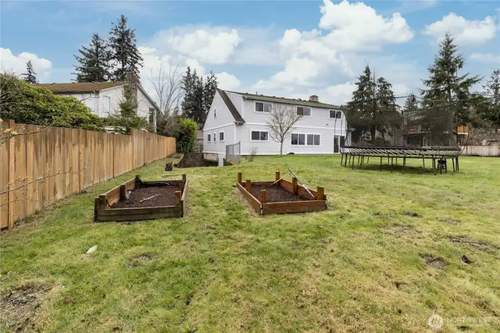 Raised garden beds are ready for your green thumb!