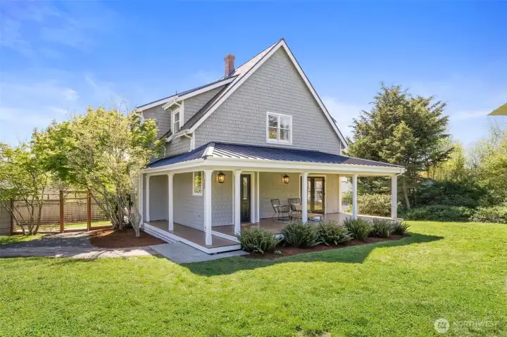 Bright and charming Northwest Craftsman