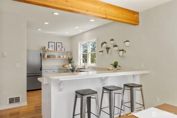 Eat-in Kitchen Bar