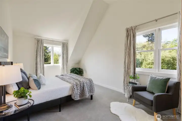Tall, vaulted ceilings.