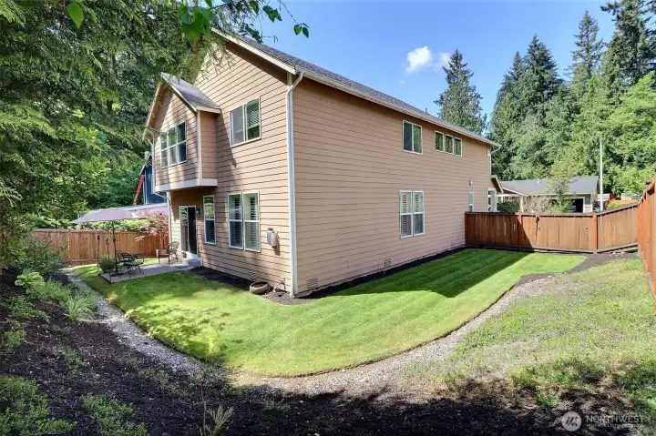 room to play and entertain - fully fenced