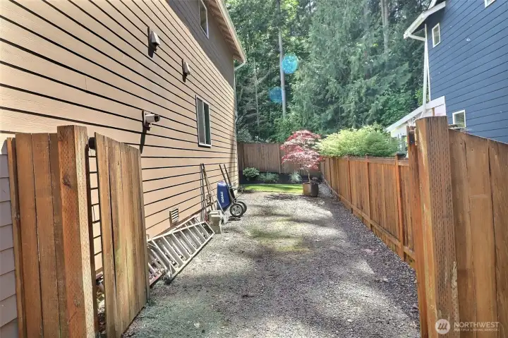 Boat/RV parking or build out storage / Studio / extra living space