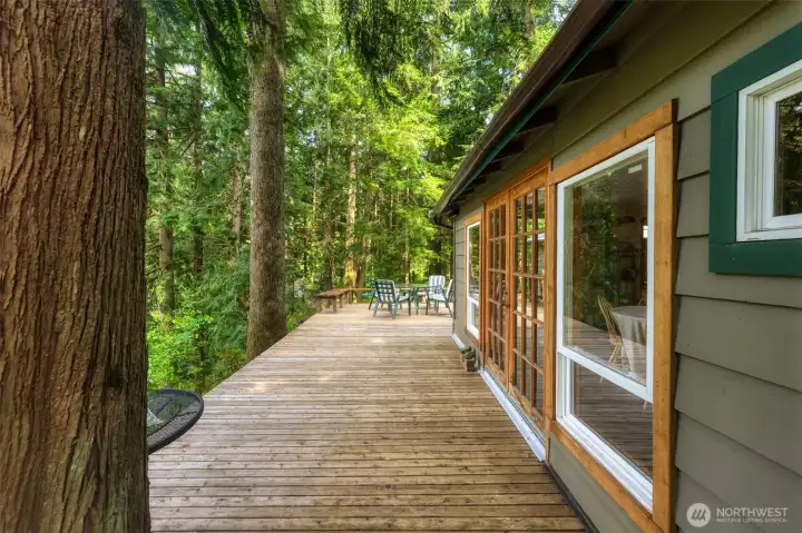 Welcome to your dream studio cabin, perfectly positioned to capture panoramic views.