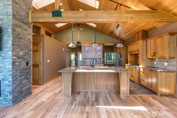 Fully outfitted chef's kitchen