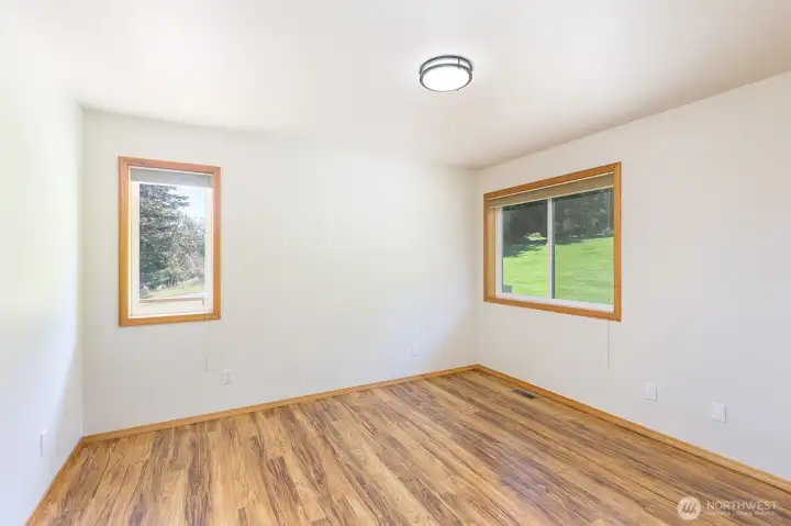 Main floor guest bedroom #2
