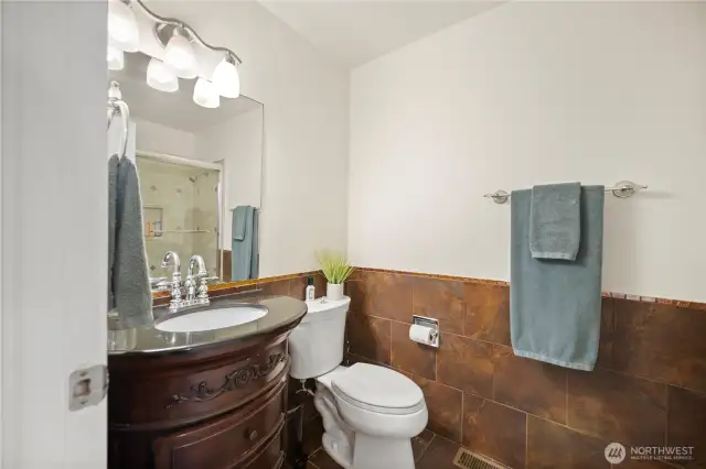 Upper Full Bathroom