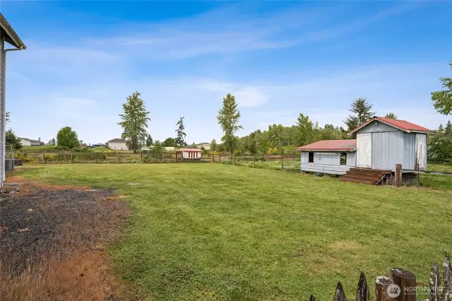 Just beyond the large backyard, you’ll find a functional loafing shed and a cozy chicken coop for your animals.