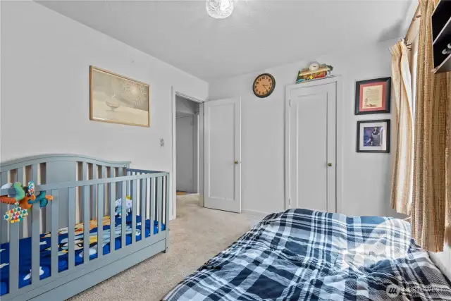 Main level - Back bedroom