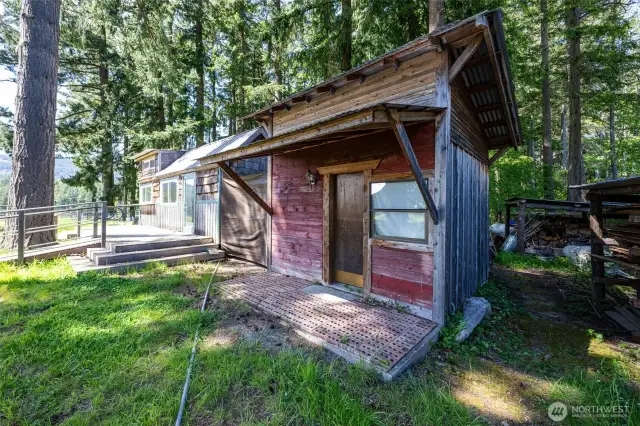 Additional Outbuildings for Storage or Hobbies!