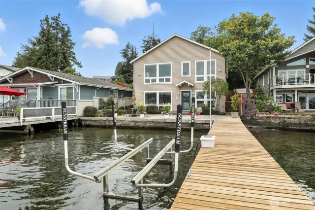 The solar powered boat lift is ready for your vessel!