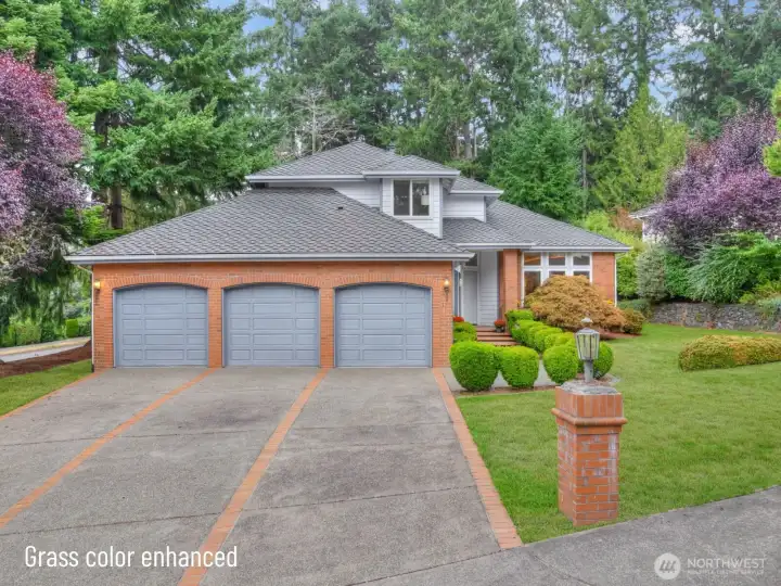 Stunning home in beautiful Cormorant Passage--A former Street of Dreams neibhborhood.