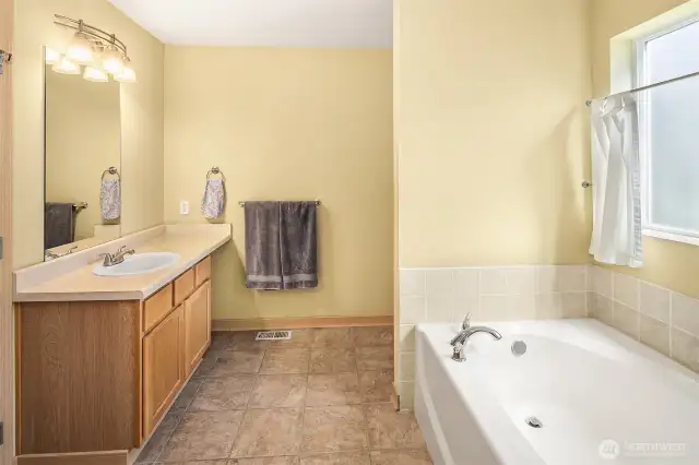 Primary en-suite