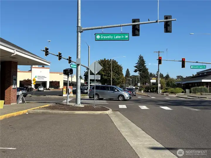 Medical facilities, European market,deli 2 blocks away