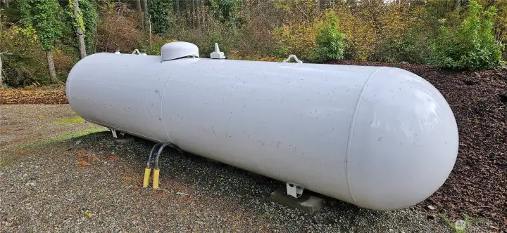 1000 gallon propane tank