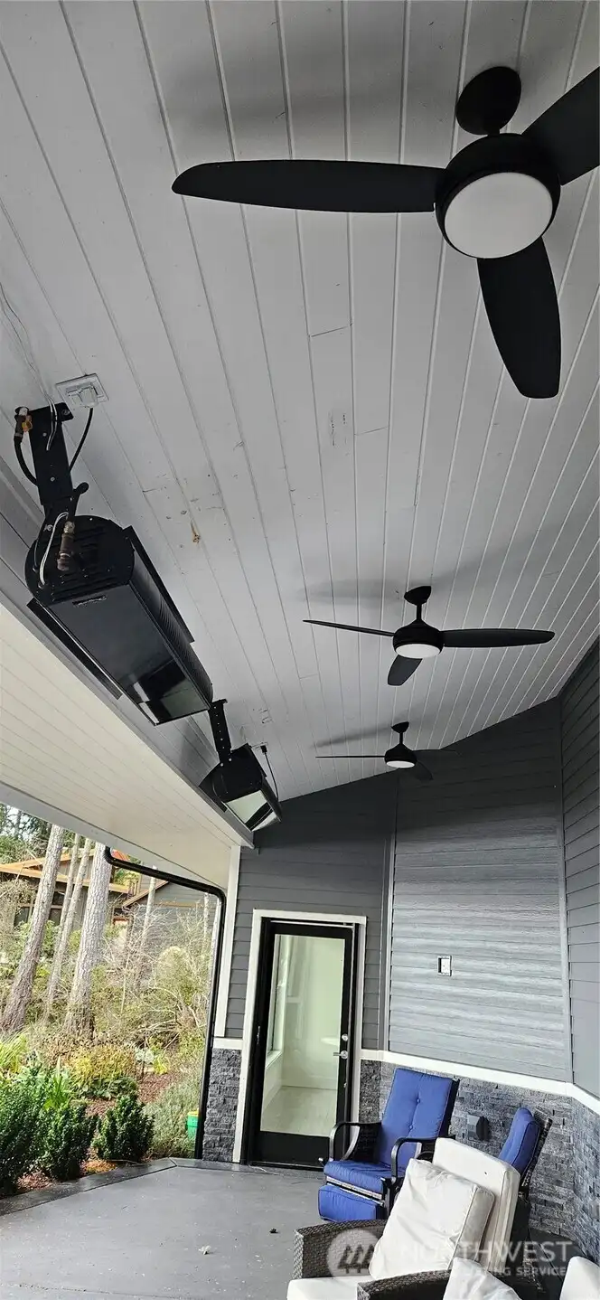 Ceiling fans and 2 gas heaters for colder nights