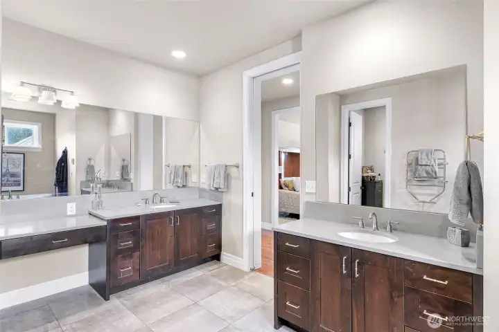 Primary dual vanities