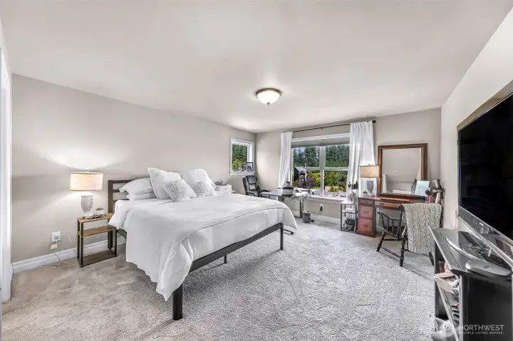 upstairs spacious guest room 2