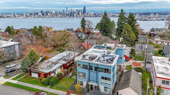 Modern and cheerful close proximity to water taxi
