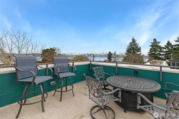 Imagine summer parties with friends on the roof.