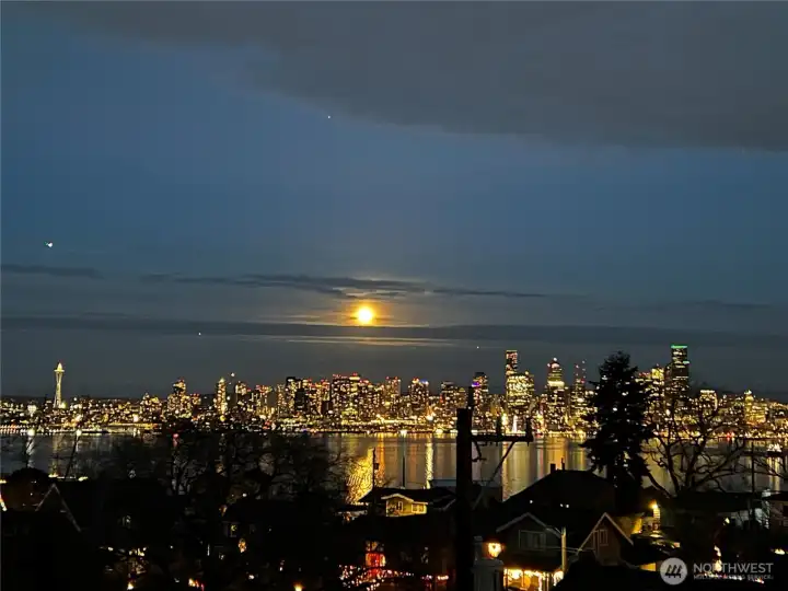 You could be here on the roof moongazing on a fall evening!!!