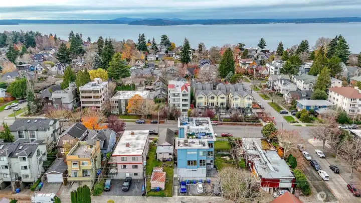 Most excellent location in North Admiral district. Short didtance to water taxi and downtown stadiums etc.